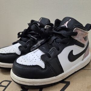 Air Jordan 1 Mid SE "Zen Master". Toddler Size 8c. Black/ White/ Amethyst Wave/